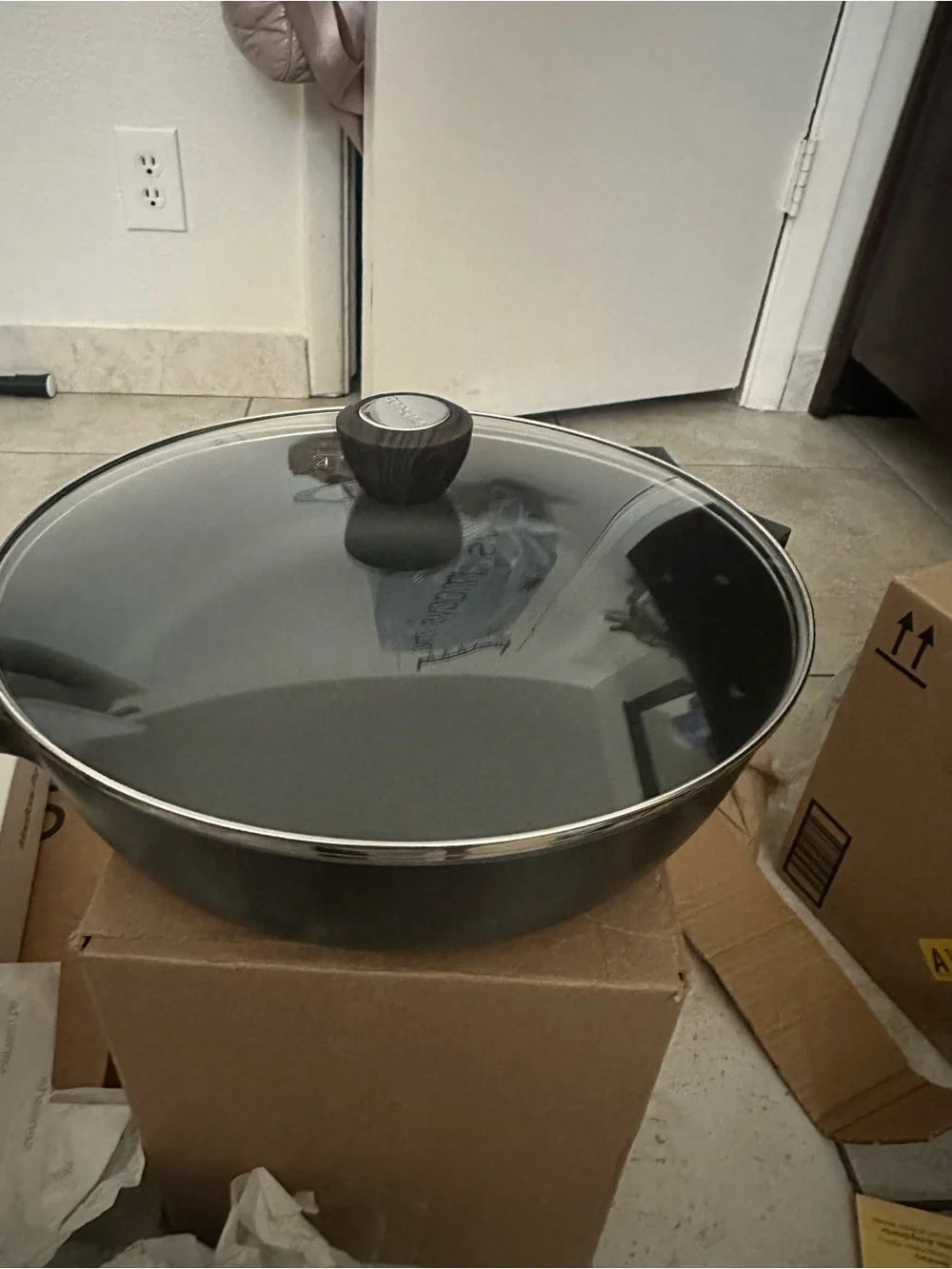 Source Unknown Black Nonstick Skillet with Glass Lid and Wood-Style Knob